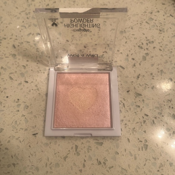 Limited edition wet and wild highlighter - Picture 3 of 4